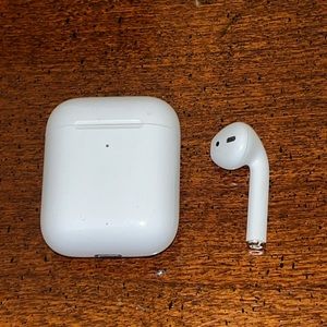 Right AirPod & charging case